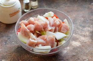 Индейка с баклажанами и помидорами в духовке Индейка с баклажанами и помидорами в духовке