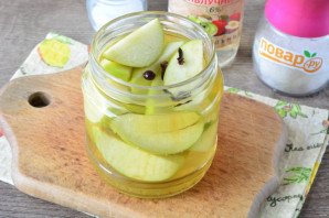 Маринованные яблоки на зиму без стерилизации Маринованные яблоки на зиму без стерилизации