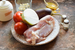 Индейка с баклажанами и помидорами в духовке Индейка с баклажанами и помидорами в духовке