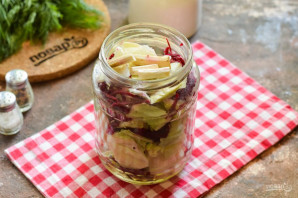 Капуста со свеклой и хреном на зиму Капуста со свеклой и хреном на зиму