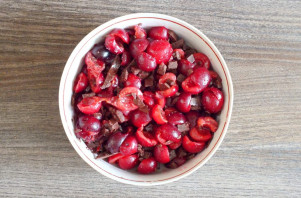 Шоколадные вареники с вишней Шоколадные вареники с вишней