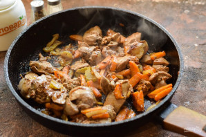 Куриная печень с сельдереем Куриная печень с сельдереем