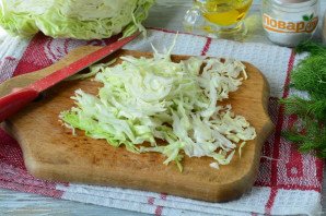 Салат с капустой, ветчиной и сухариками Салат с капустой, ветчиной и сухариками