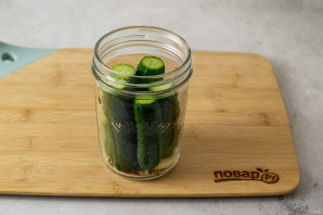 Маринованные огурцы с крыжовником Маринованные огурцы с крыжовником