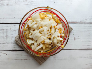 Овощной салат с копченой рыбой Овощной салат с копченой рыбой