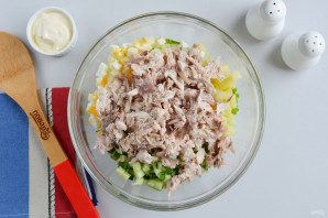 Салат с рыбой горячего копчения