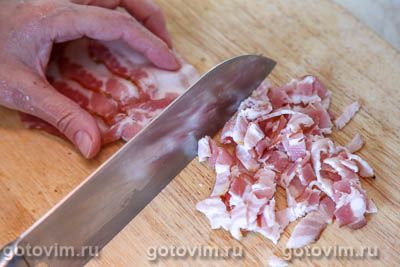 Минтай, жаренный с луком и беконом Минтай, жаренный с луком и беконом