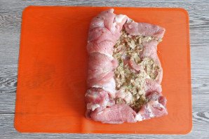 Рулет из свинины в ветчиннице Рулет из свинины в ветчиннице