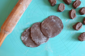 Шоколадные вареники с вишней Шоколадные вареники с вишней