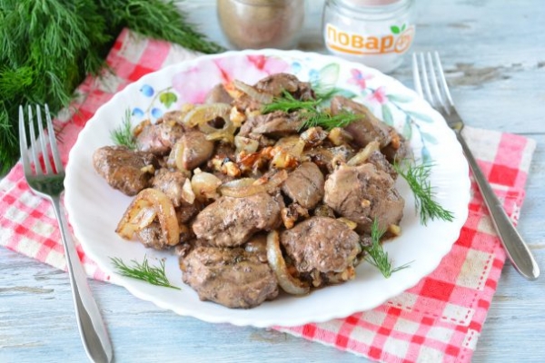Куриная печень с грецкими орехами Куриная печень с грецкими орехами