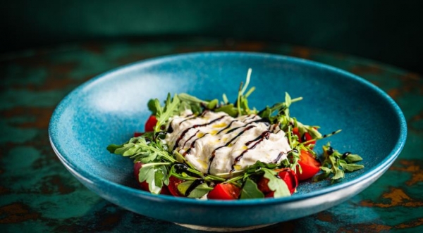 Быстрый салат с рукколой, томатами и страчателлой, пошаговый рецепт с фото Быстрый салат с рукколой, томатами и страчателлой, пошаговый рецепт с фото