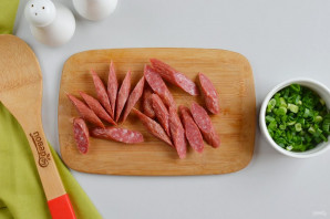 Жареная картошка с охотничьими колбасками Жареная картошка с охотничьими колбасками