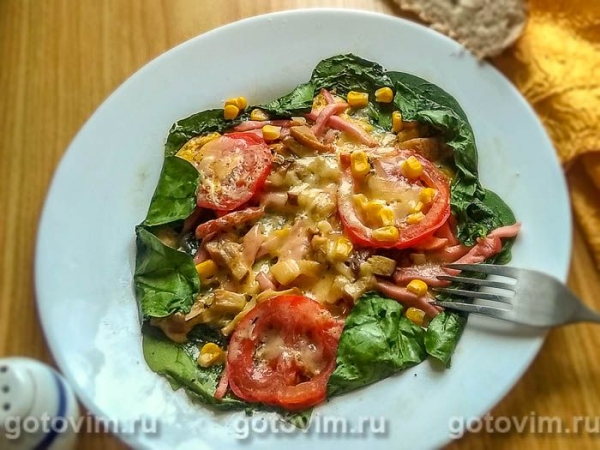 Завтрак из яиц со шпинатом, ветчиной и сыром в микроволновой печи Завтрак из яиц со шпинатом, ветчиной и сыром в микроволновой печи