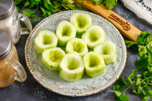 Жареные огурцы с яйцами Жареные огурцы с яйцами