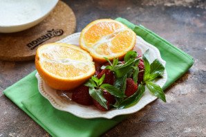 Компот из клубники с мятой и апельсином Компот из клубники с мятой и апельсином