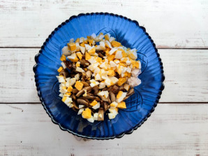 Салат с курицей и брусникой Салат с курицей и брусникой