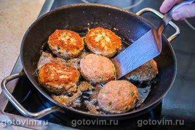 Мясные колеты из свинины с нутом Мясные колеты из свинины с нутом
