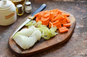 Куриная печень с сельдереем Куриная печень с сельдереем