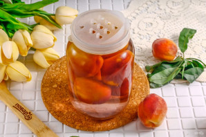 Компот из персиков с косточкой на зиму