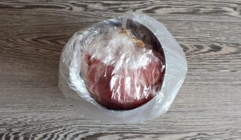 Рулет из свинины в ветчиннице Рулет из свинины в ветчиннице