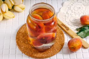 Компот из персиков с косточкой на зиму