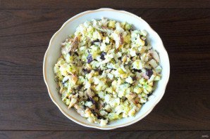 Салат из морского окуня горячего копчения Салат из морского окуня горячего копчения