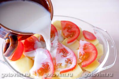 Картофельная запеканка с фаршем, помидорами и молочной заливкой Картофельная запеканка с фаршем, помидорами и молочной заливкой