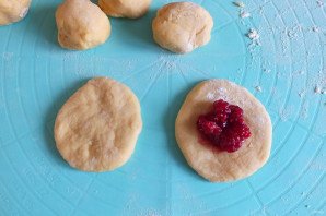 Пончики с малиной Пончики с малиной