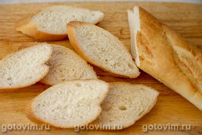 Брускетта с творожным сыром, помидорами черри и базиликом Брускетта с творожным сыром, помидорами черри и базиликом