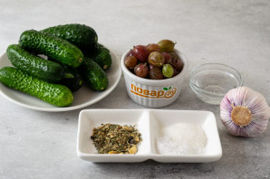 Маринованные огурцы с крыжовником Маринованные огурцы с крыжовником