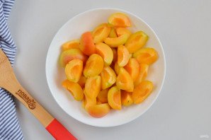 Шарлотка с абрикосами Шарлотка с абрикосами