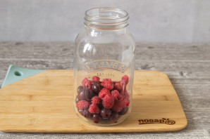 Компот из крыжовника с малиной Компот из крыжовника с малиной