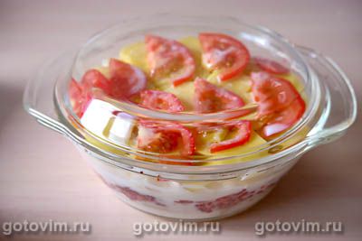 Картофельная запеканка с фаршем, помидорами и молочной заливкой Картофельная запеканка с фаршем, помидорами и молочной заливкой