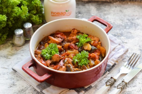 Индейка с баклажанами и помидорами в духовке Индейка с баклажанами и помидорами в духовке