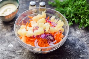 "Коул слоу" с ананасом "Коул слоу" с ананасом