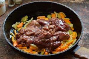 Куриная печень с сельдереем Куриная печень с сельдереем