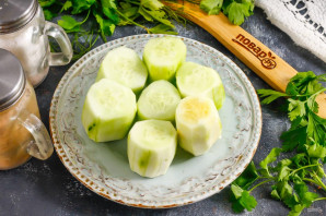 Жареные огурцы с яйцами Жареные огурцы с яйцами