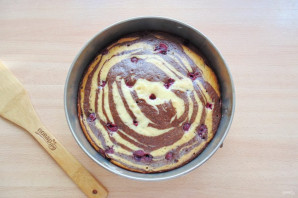 Пирог "Зебра" с вишней Пирог "Зебра" с вишней