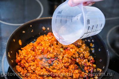 Булочки, фаршированные мясом с фасолью и перцем чили по-мексикански Булочки, фаршированные мясом с фасолью и перцем чили по-мексикански