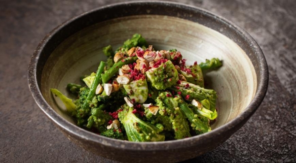 Зеленый салат с брокколи, киноа, орешками и маринованной моцареллой, пошаговый рецепт с фото Зеленый салат с брокколи, киноа, орешками и маринованной моцареллой, пошаговый рецепт с фото