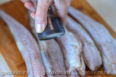 Минтай, жаренный с луком и беконом Минтай, жаренный с луком и беконом