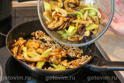Баклажаны и перцами, обжаренные на сковороде в горчично-медовом соусе Баклажаны и перцами, обжаренные на сковороде в горчично-медовом соусе