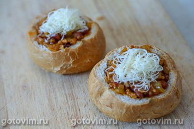 Булочки, фаршированные мясом с фасолью и перцем чили по-мексикански Булочки, фаршированные мясом с фасолью и перцем чили по-мексикански