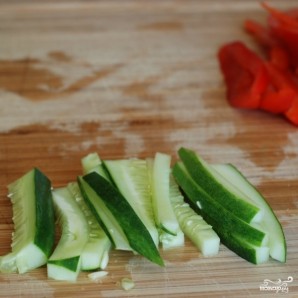 Закуска из курицы и свежих овощей Закуска из курицы и свежих овощей