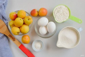 Шарлотка с абрикосами Шарлотка с абрикосами