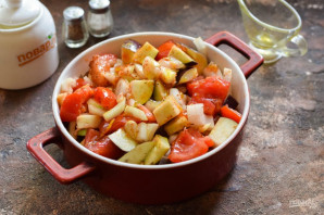 Индейка с баклажанами и помидорами в духовке Индейка с баклажанами и помидорами в духовке