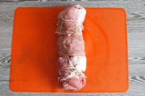 Рулет из свинины в ветчиннице Рулет из свинины в ветчиннице