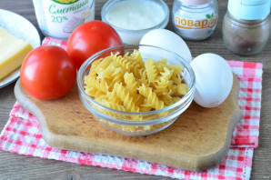 Запеканка из макарон с помидорами и сыром Запеканка из макарон с помидорами и сыром