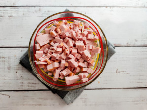 Салат из капусты, горошка и колбасы Салат из капусты, горошка и колбасы