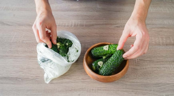 Малосольные огурцы в пакете, пошаговый рецепт с фото Малосольные огурцы в пакете, пошаговый рецепт с фото